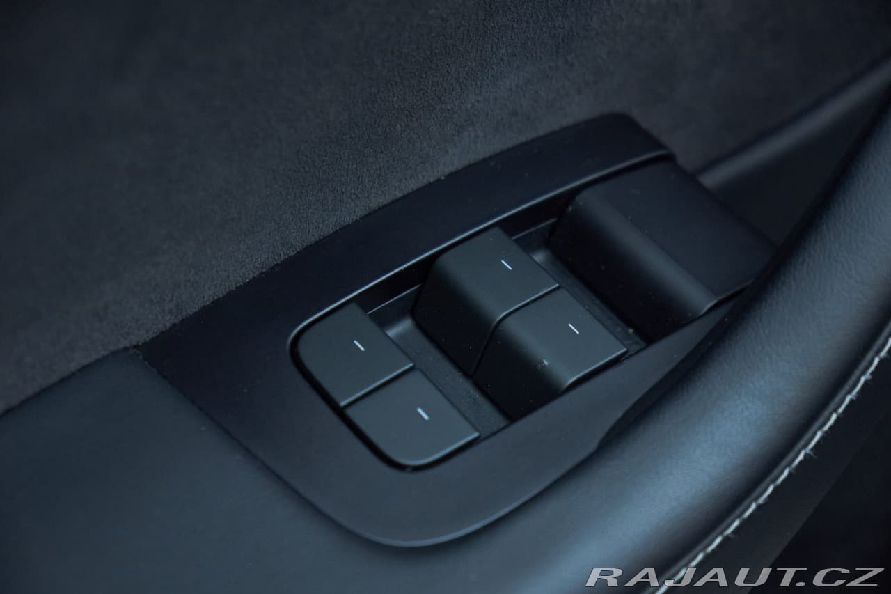 2023 Tesla MODEL Y - 12