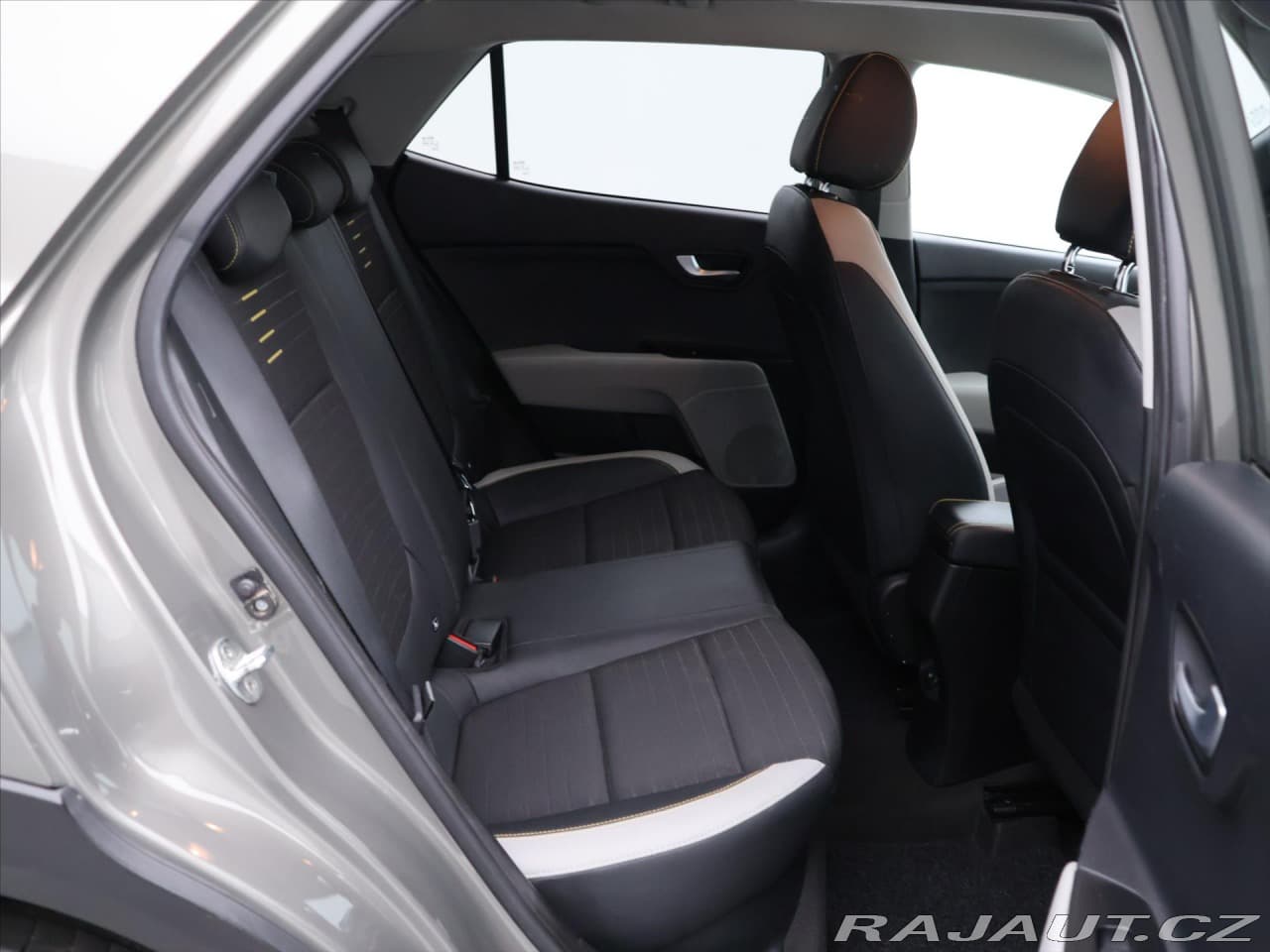 2018 Kia STONIC - 12