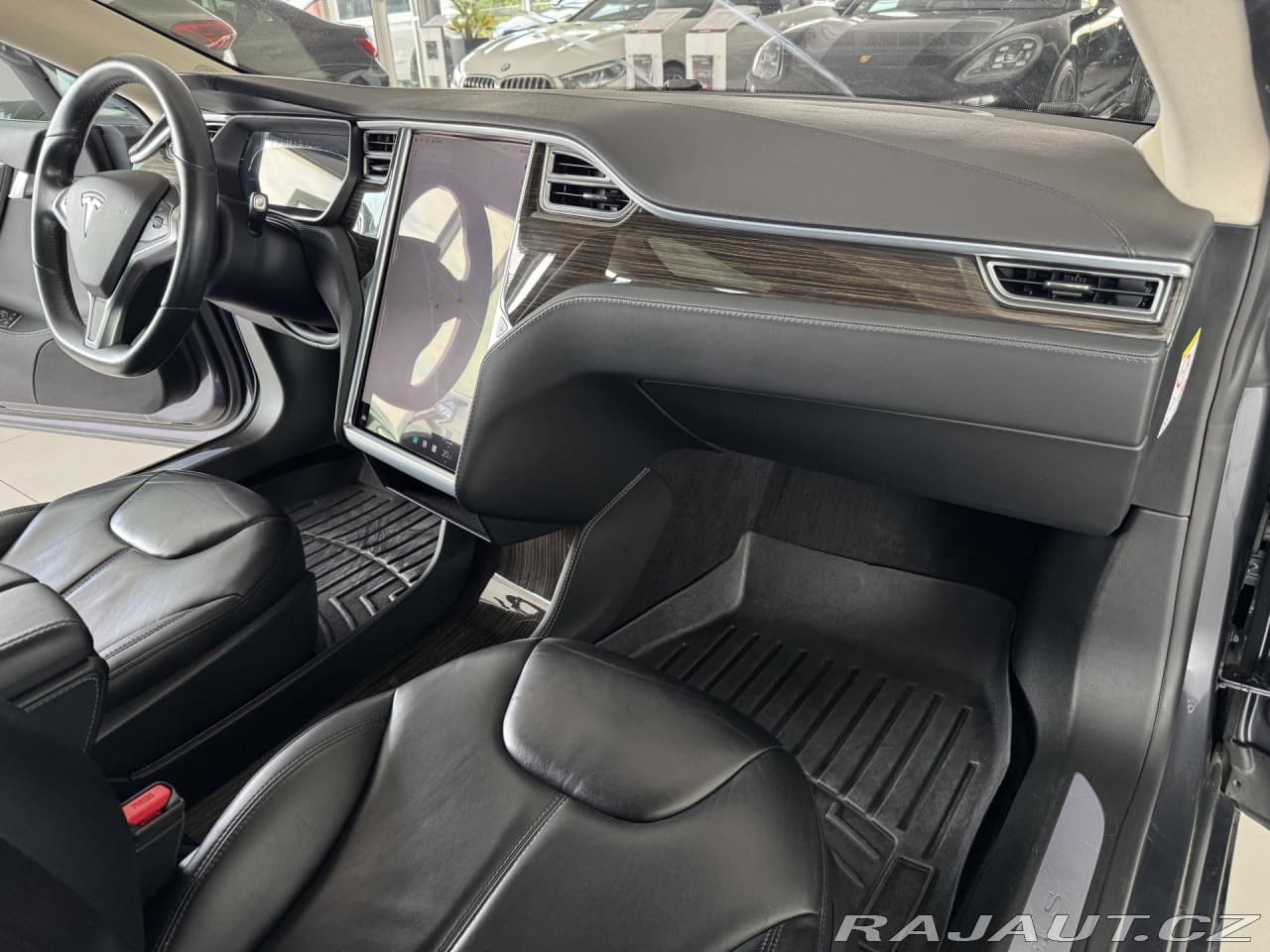 2015 Tesla MODEL S - 11