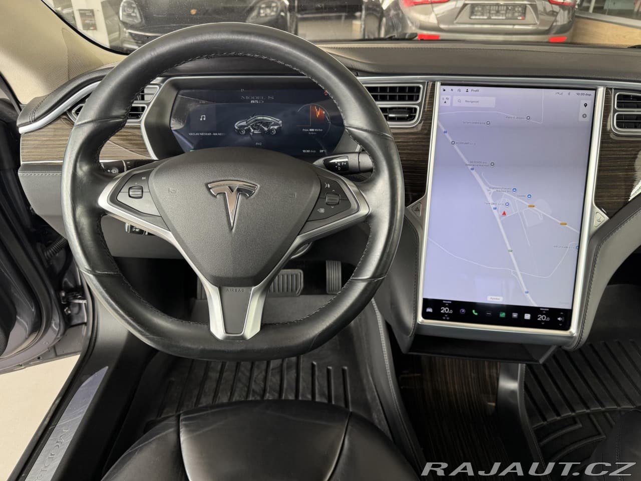 Tesla MODEL S - 12