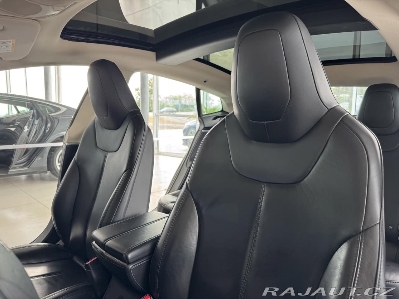 2015 Tesla MODEL S - 13