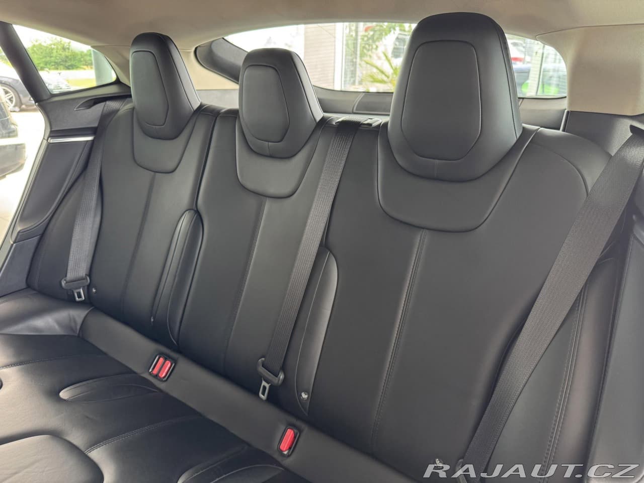 Tesla MODEL S - 14