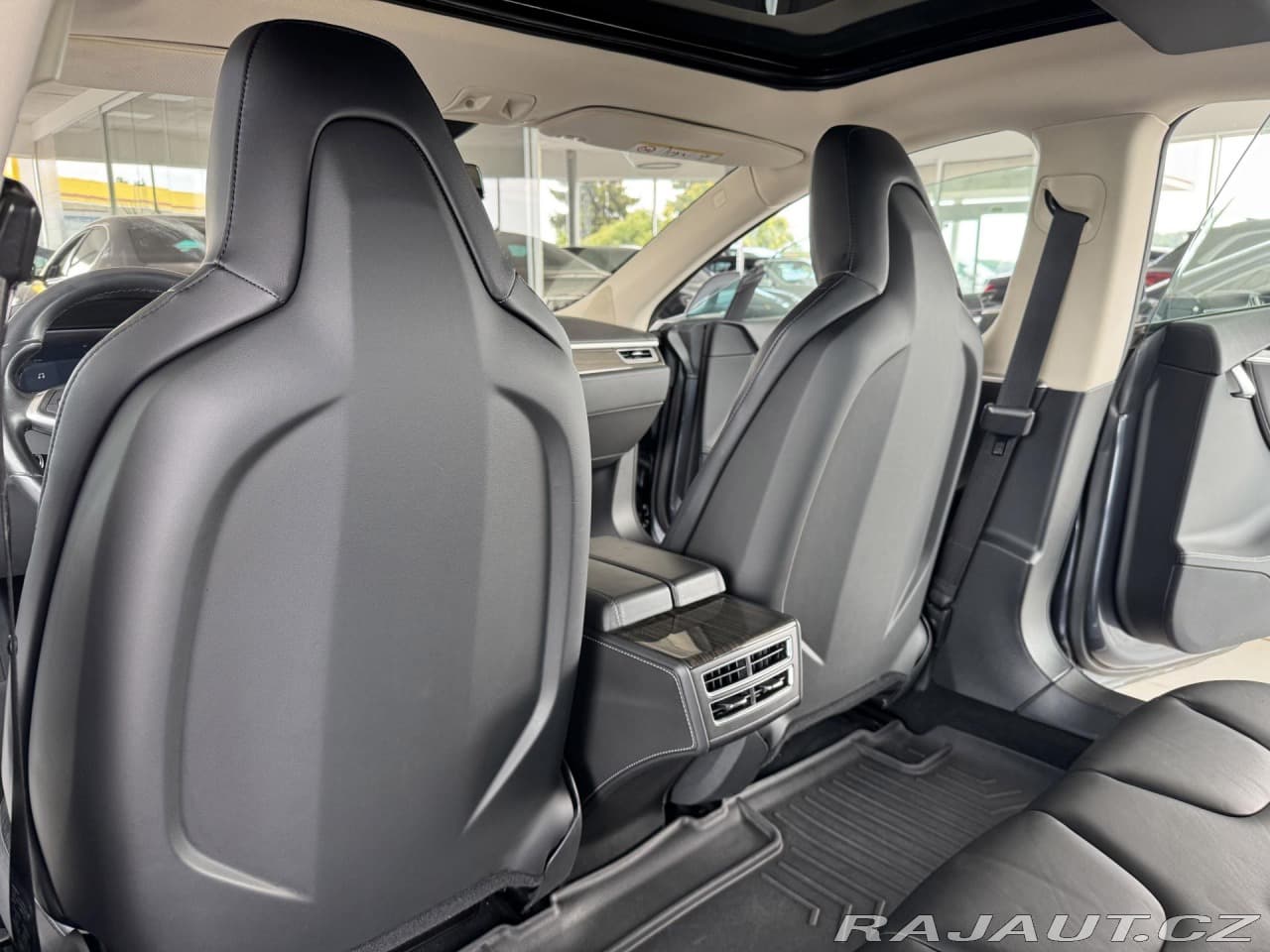 Tesla MODEL S - 15