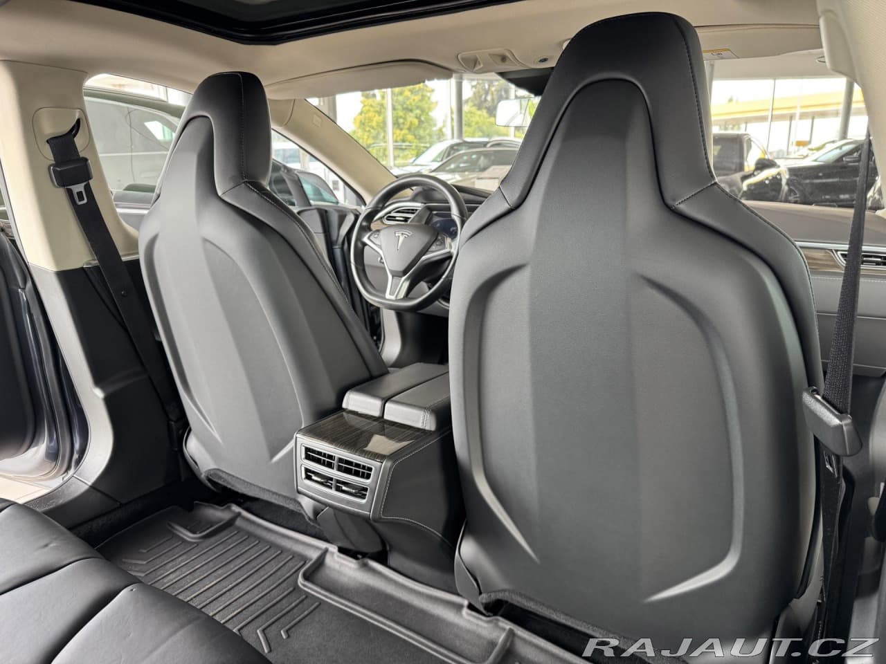 2015 Tesla MODEL S - 16