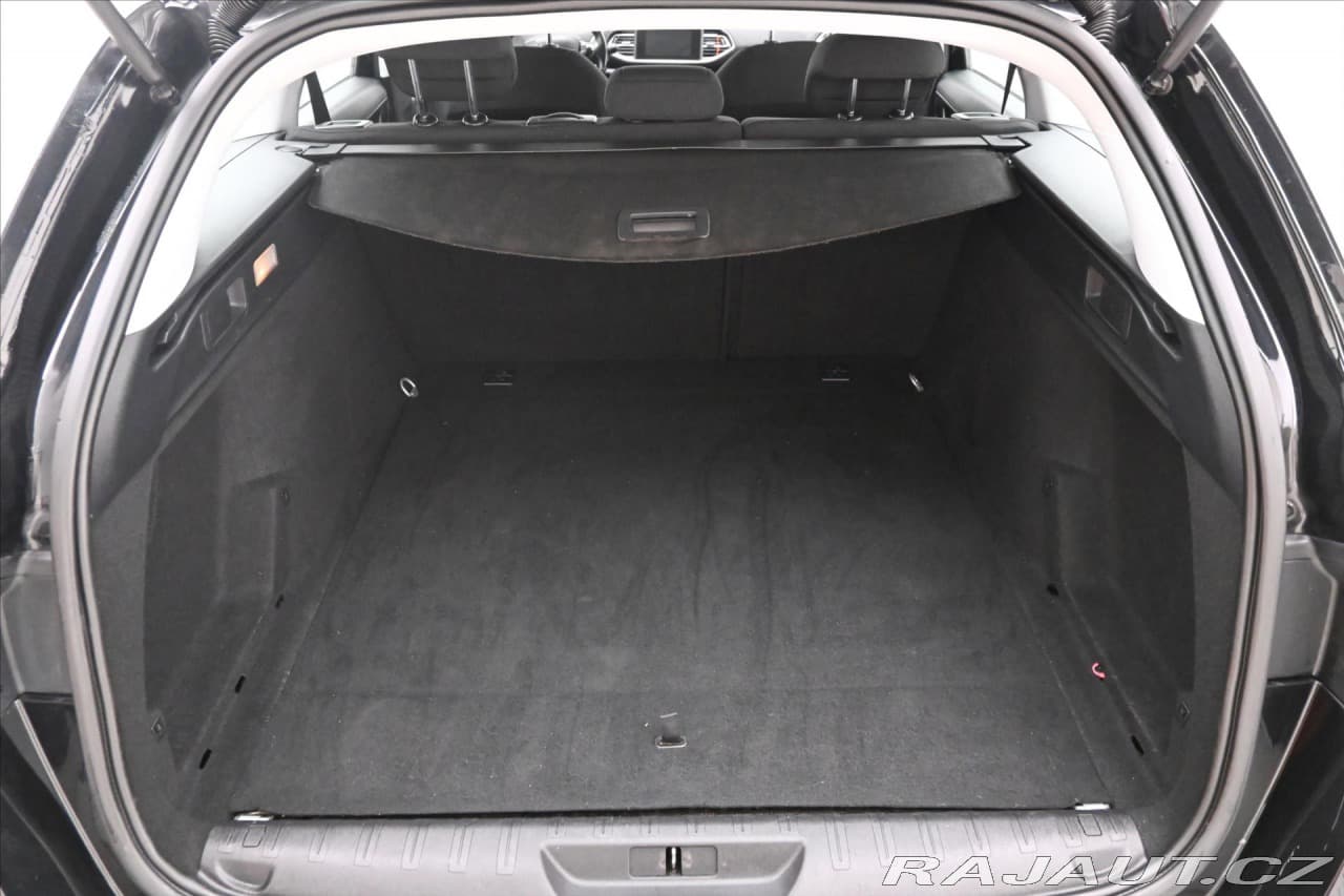 2017 Peugeot 308 - 10