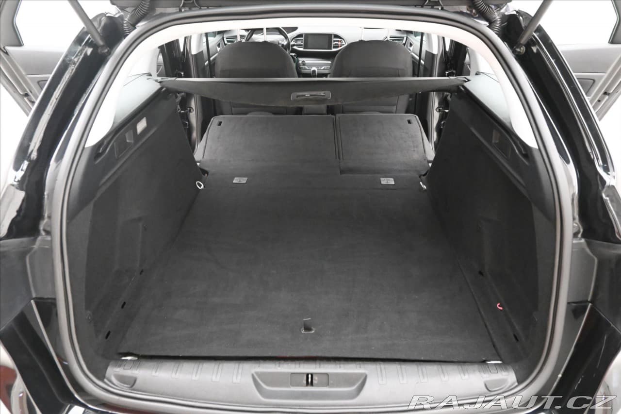 2017 Peugeot 308 - 11
