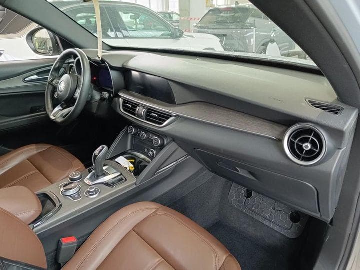 2024 Alfa Romeo STELVIO - 10