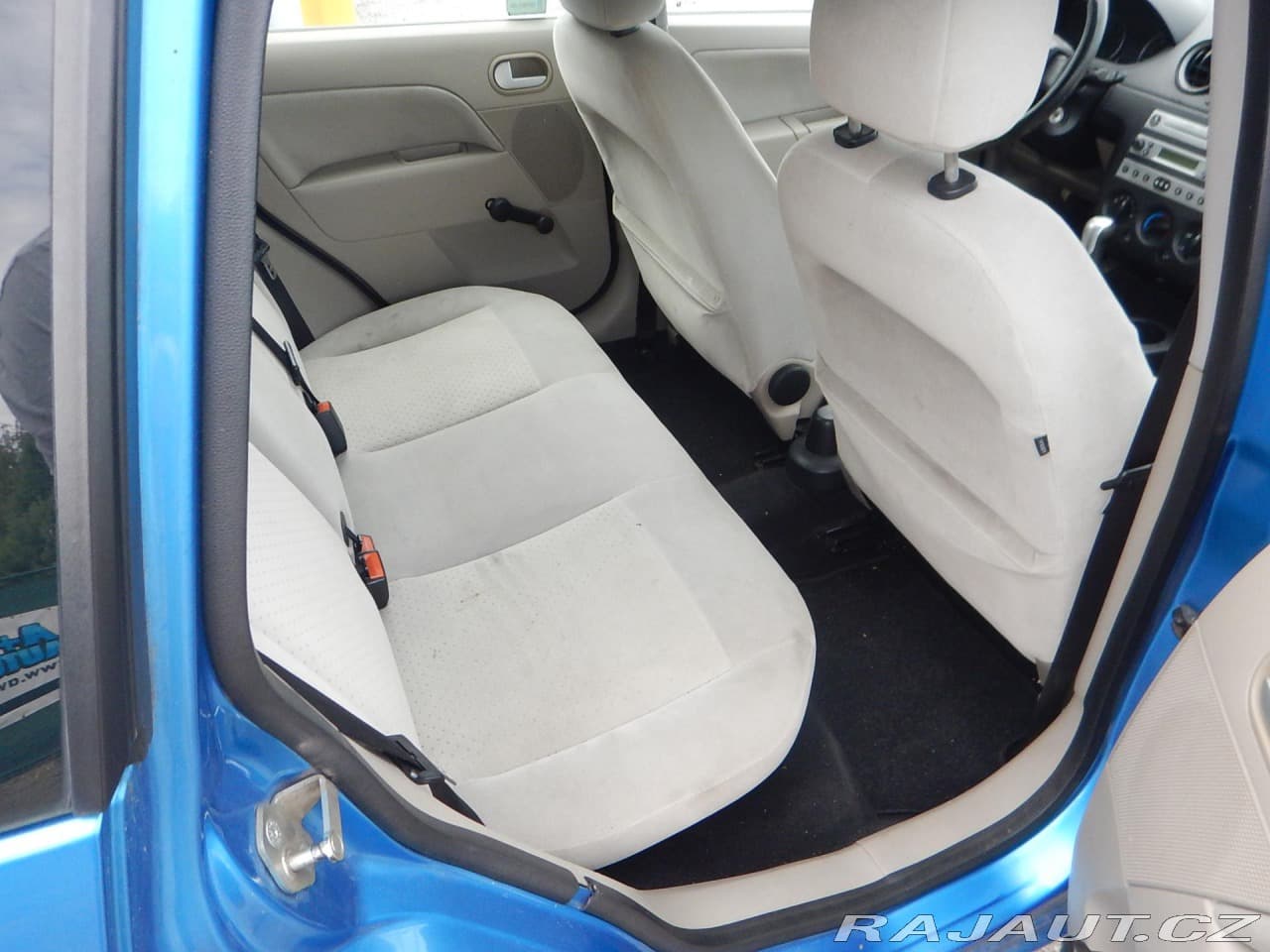 2004 Ford FIESTA - 12