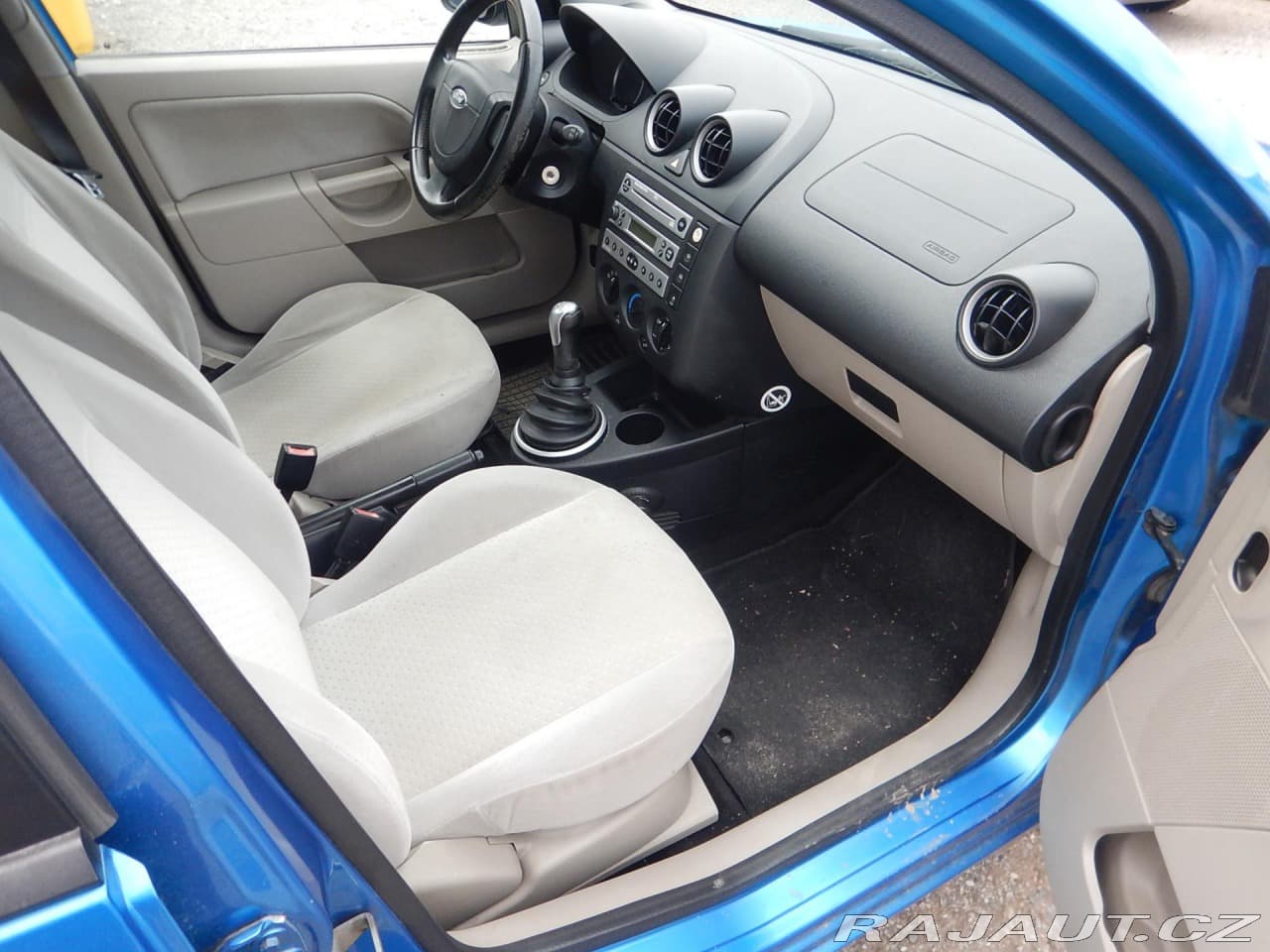 2004 Ford FIESTA - 13