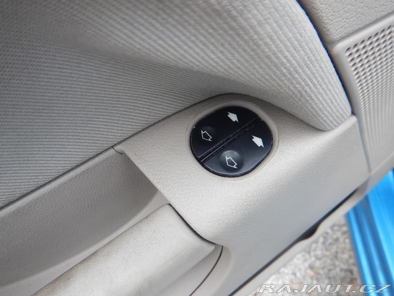 2004 Ford FIESTA - 16