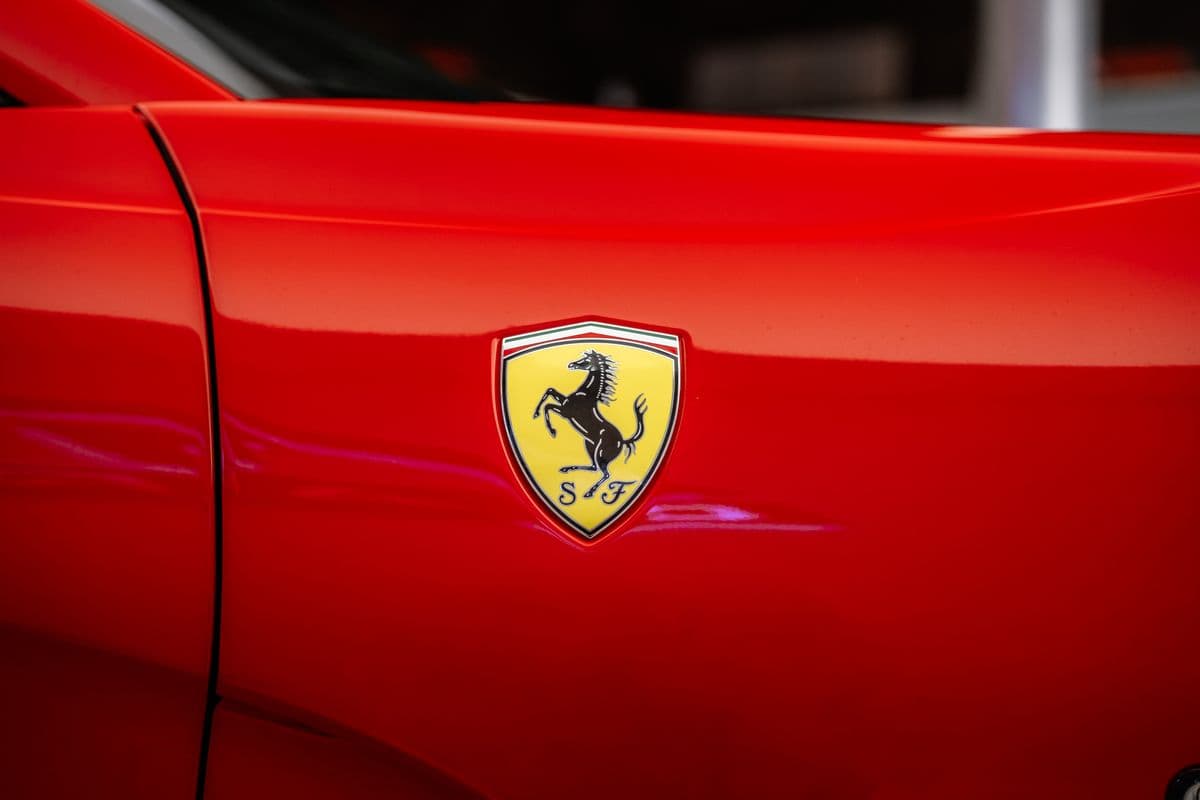 2021 Ferrari 812 - 12