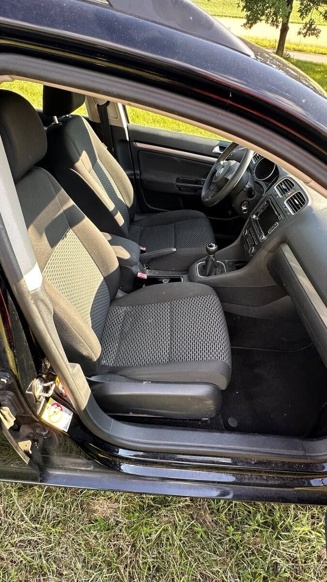 2010 Volkswagen GOLF - 9
