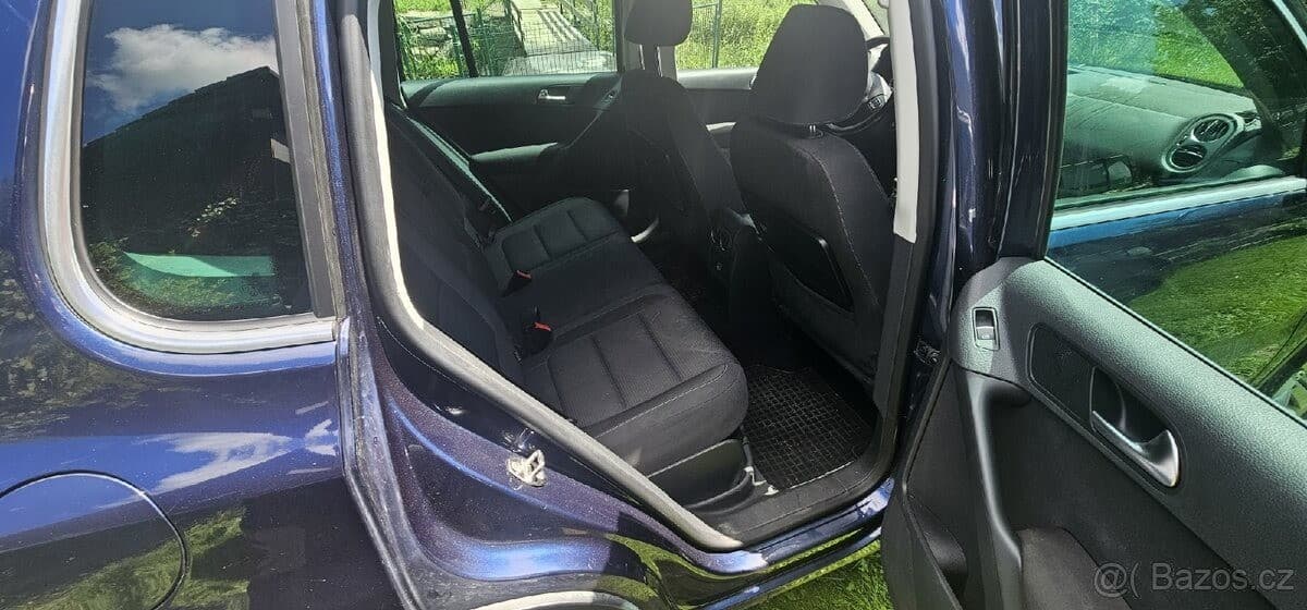 2011 Volkswagen TIGUAN - 11