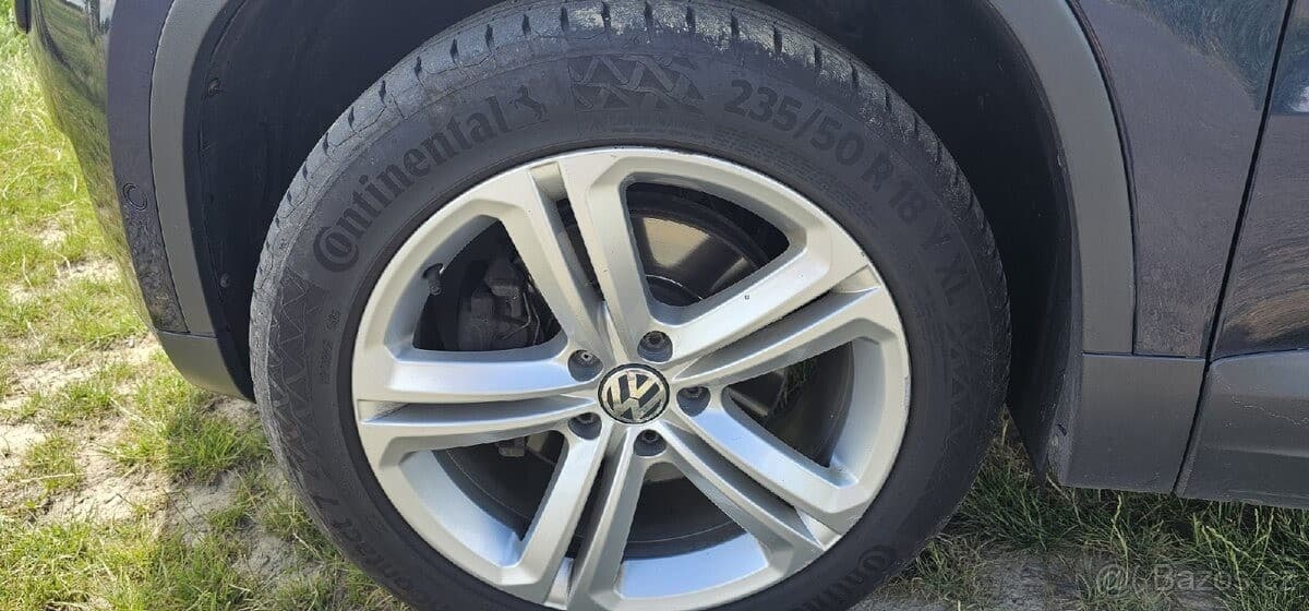 2011 Volkswagen TIGUAN - 9