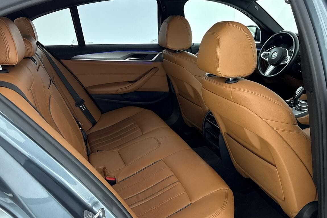 2017 BMW 5-SERIES - 11