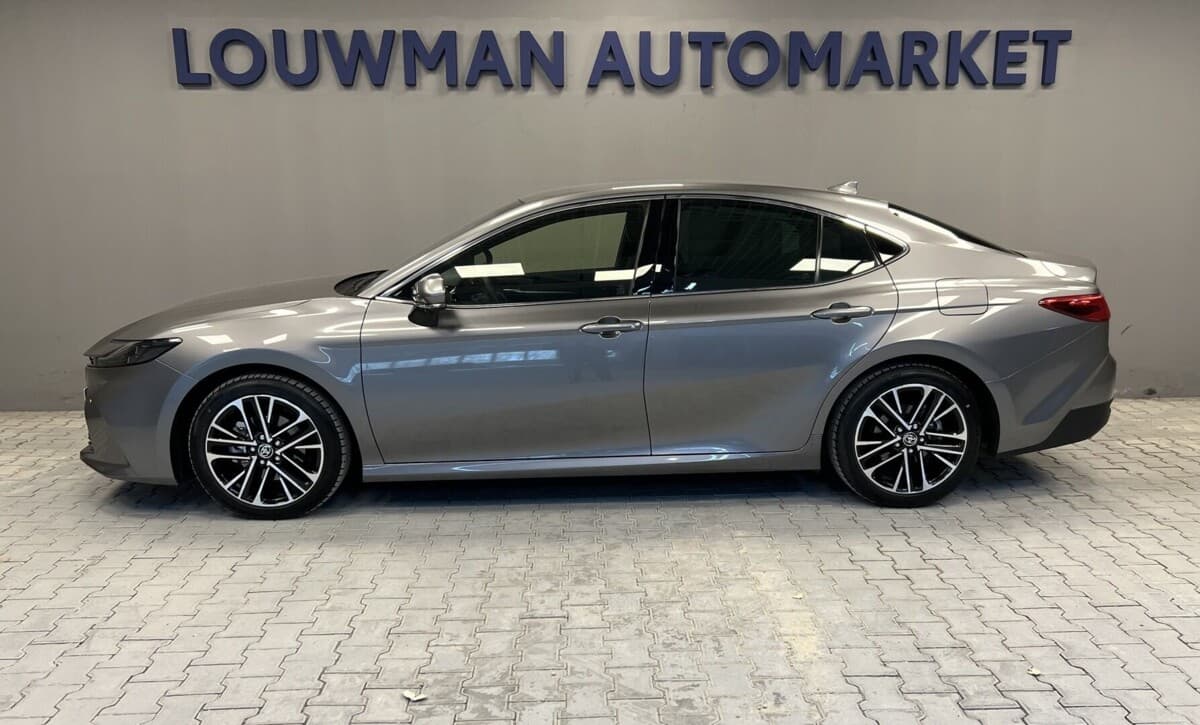 2025 Toyota CAMRY - 3