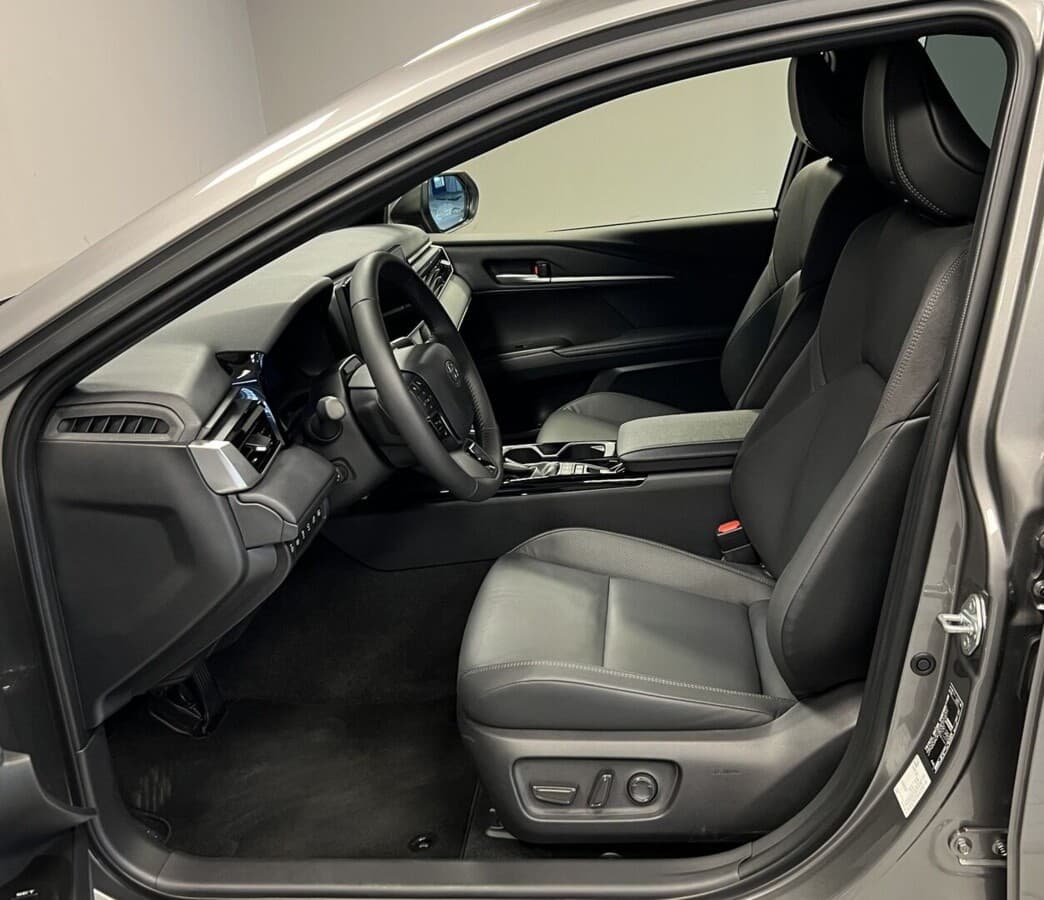 2025 Toyota CAMRY - 8