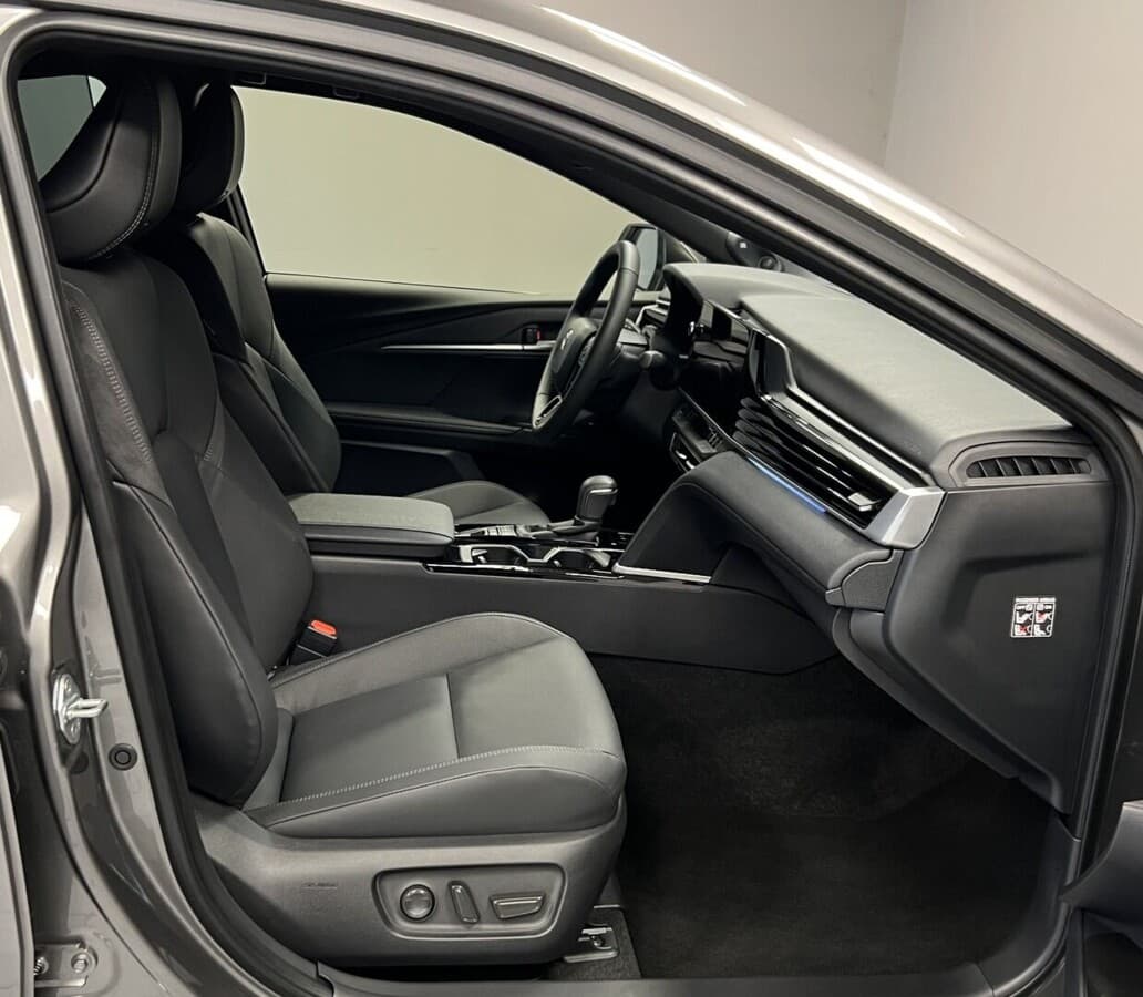 2025 Toyota CAMRY - 9