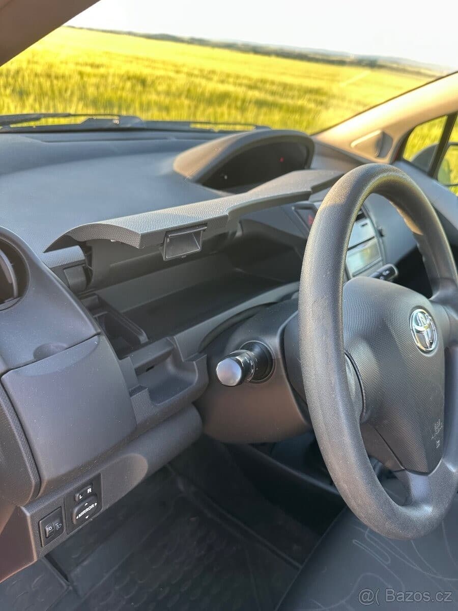 2009 Toyota YARIS - 10