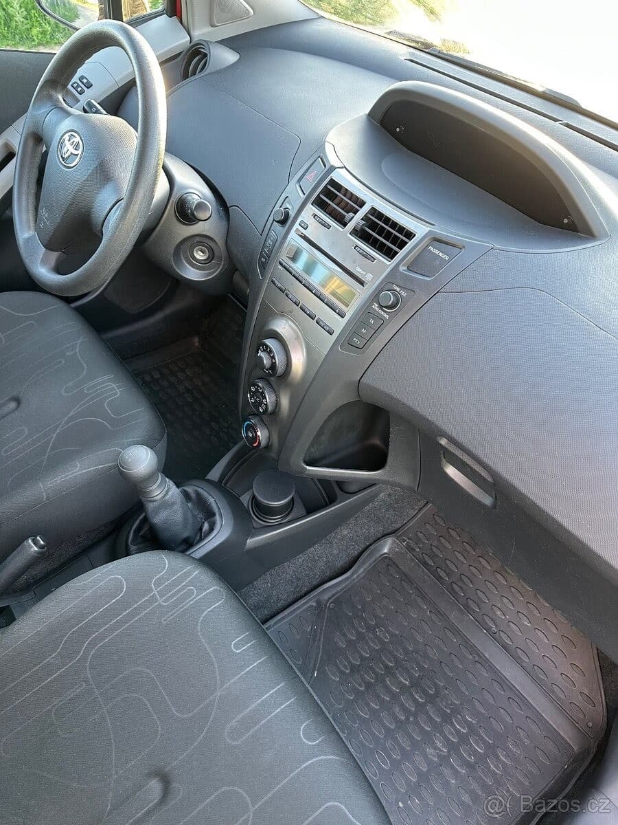 2009 Toyota YARIS - 11
