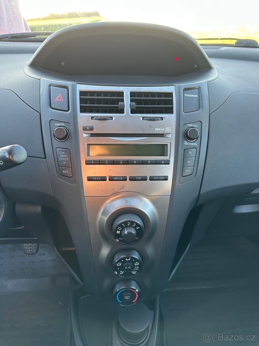 2009 Toyota YARIS - 12