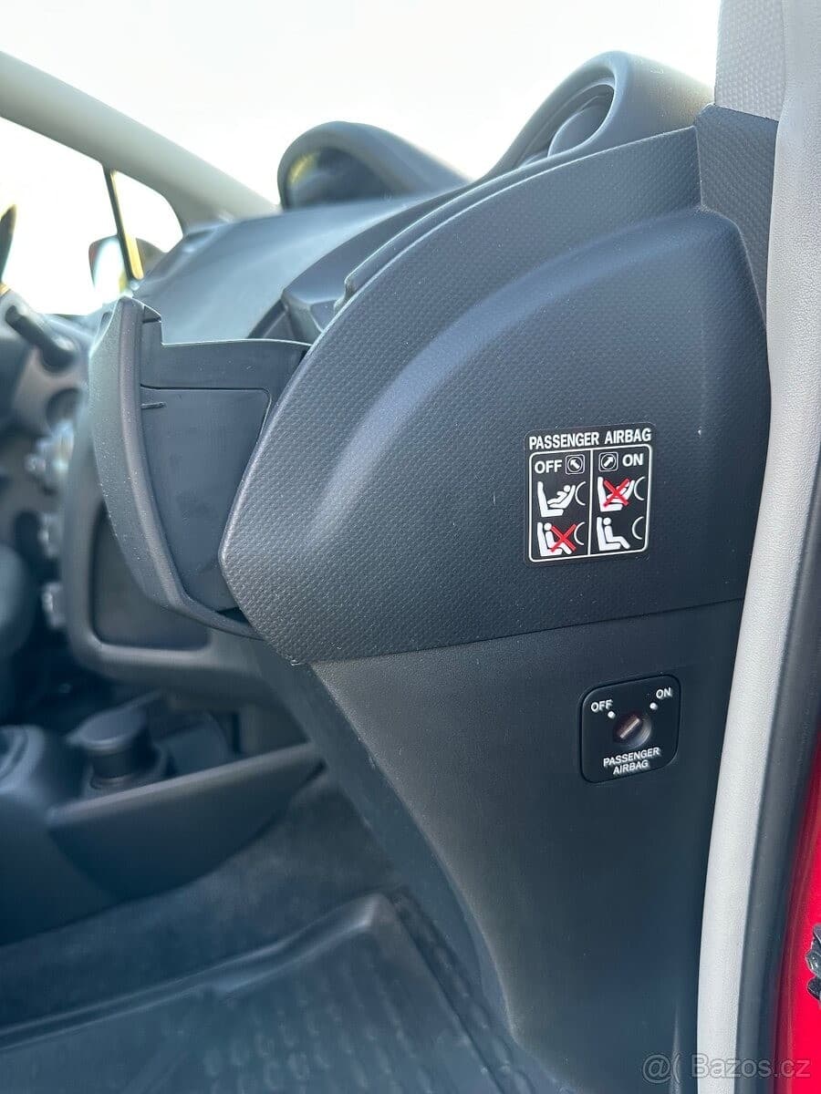 2009 Toyota YARIS - 16