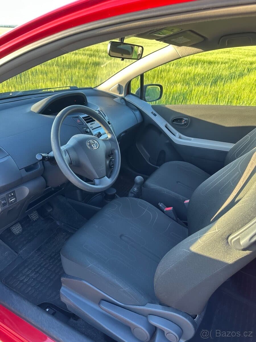 2009 Toyota YARIS - 8