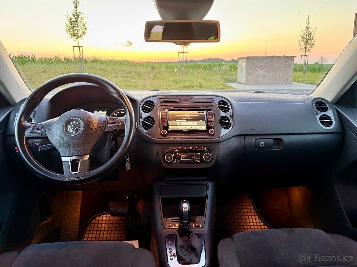 2012 Volkswagen TIGUAN - 11