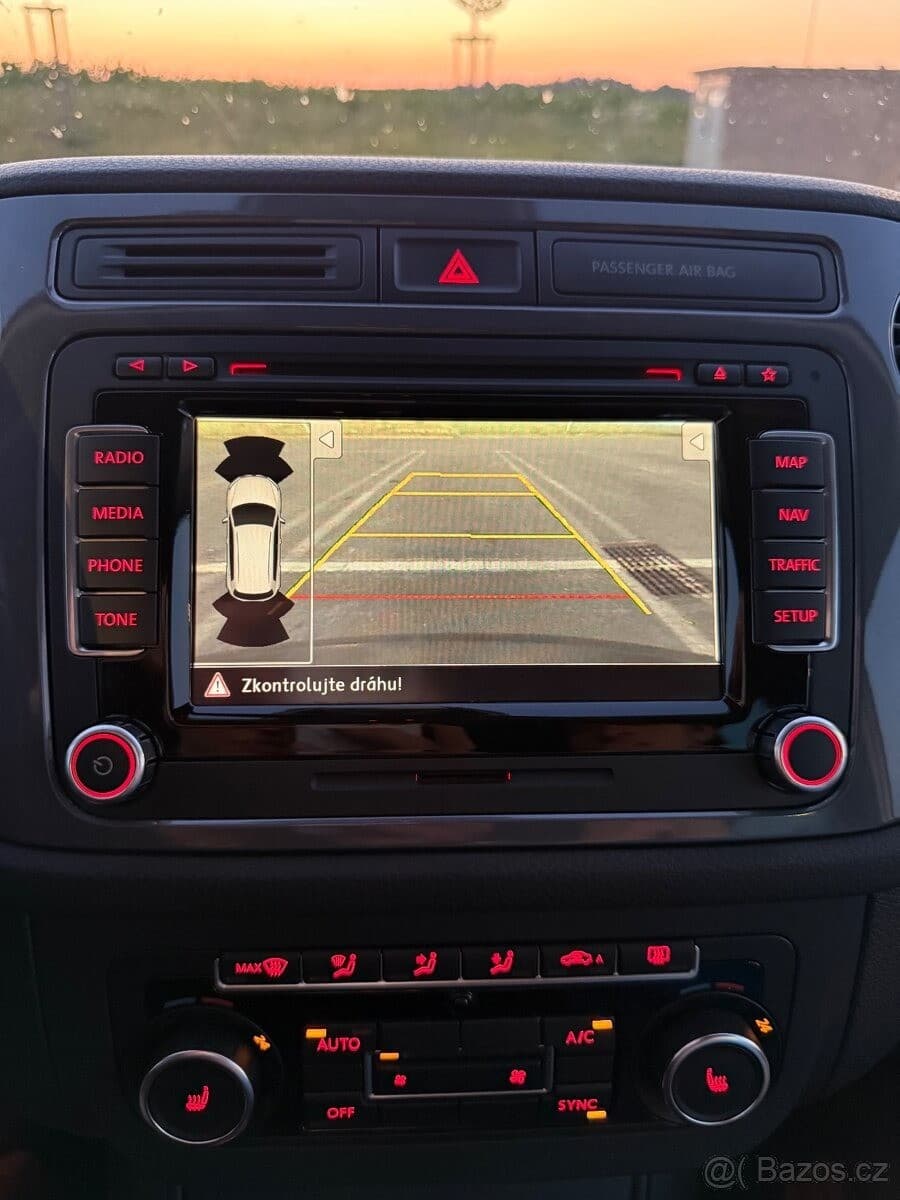 2012 Volkswagen TIGUAN - 12