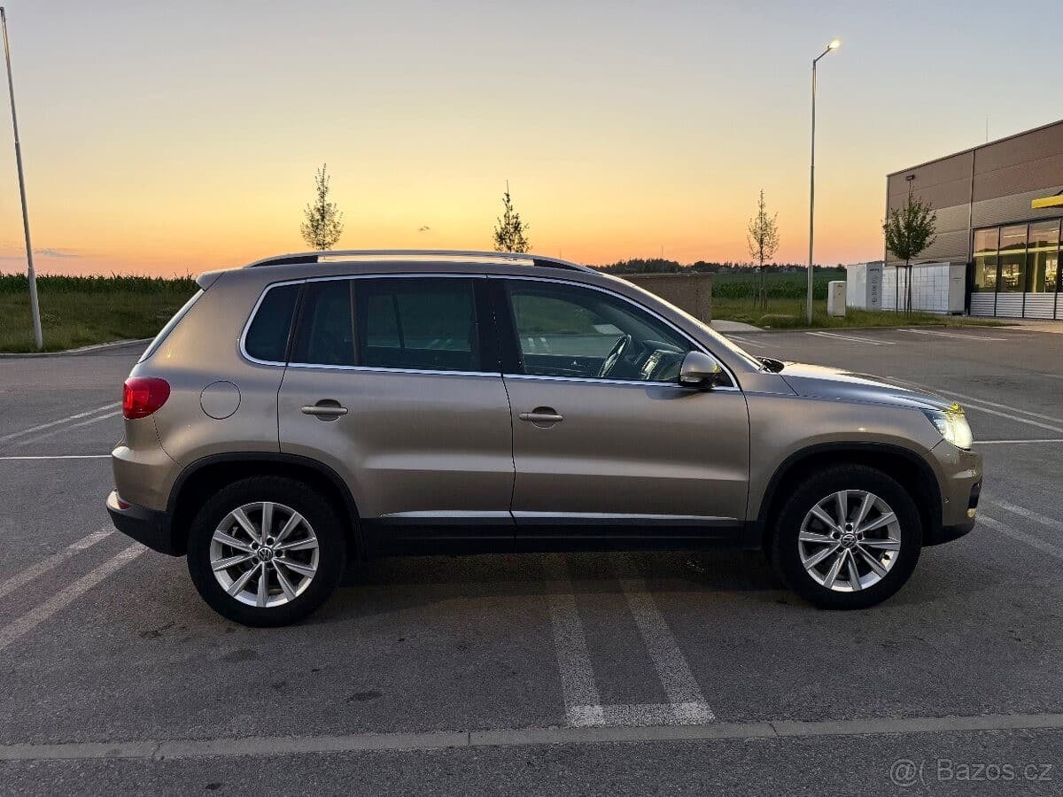 2012 Volkswagen TIGUAN - 8