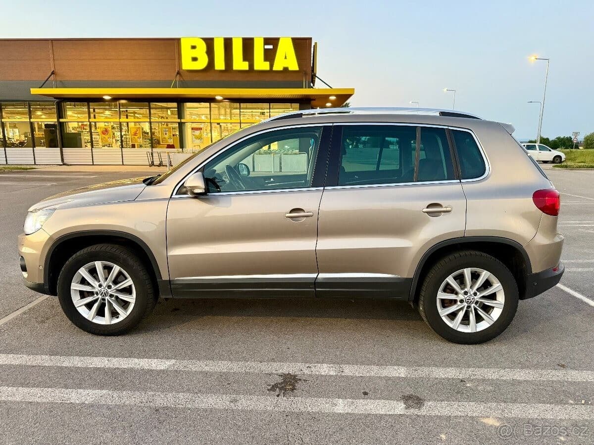 2012 Volkswagen TIGUAN - 9