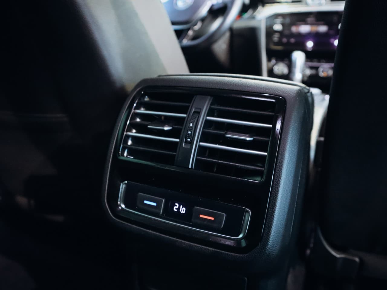 2018 Volkswagen PASSAT - 13