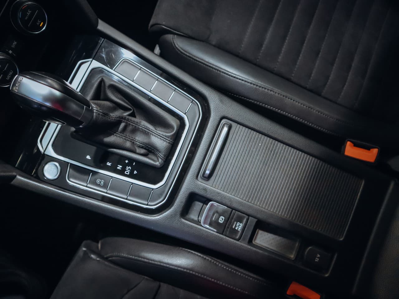 2018 Volkswagen PASSAT - 17