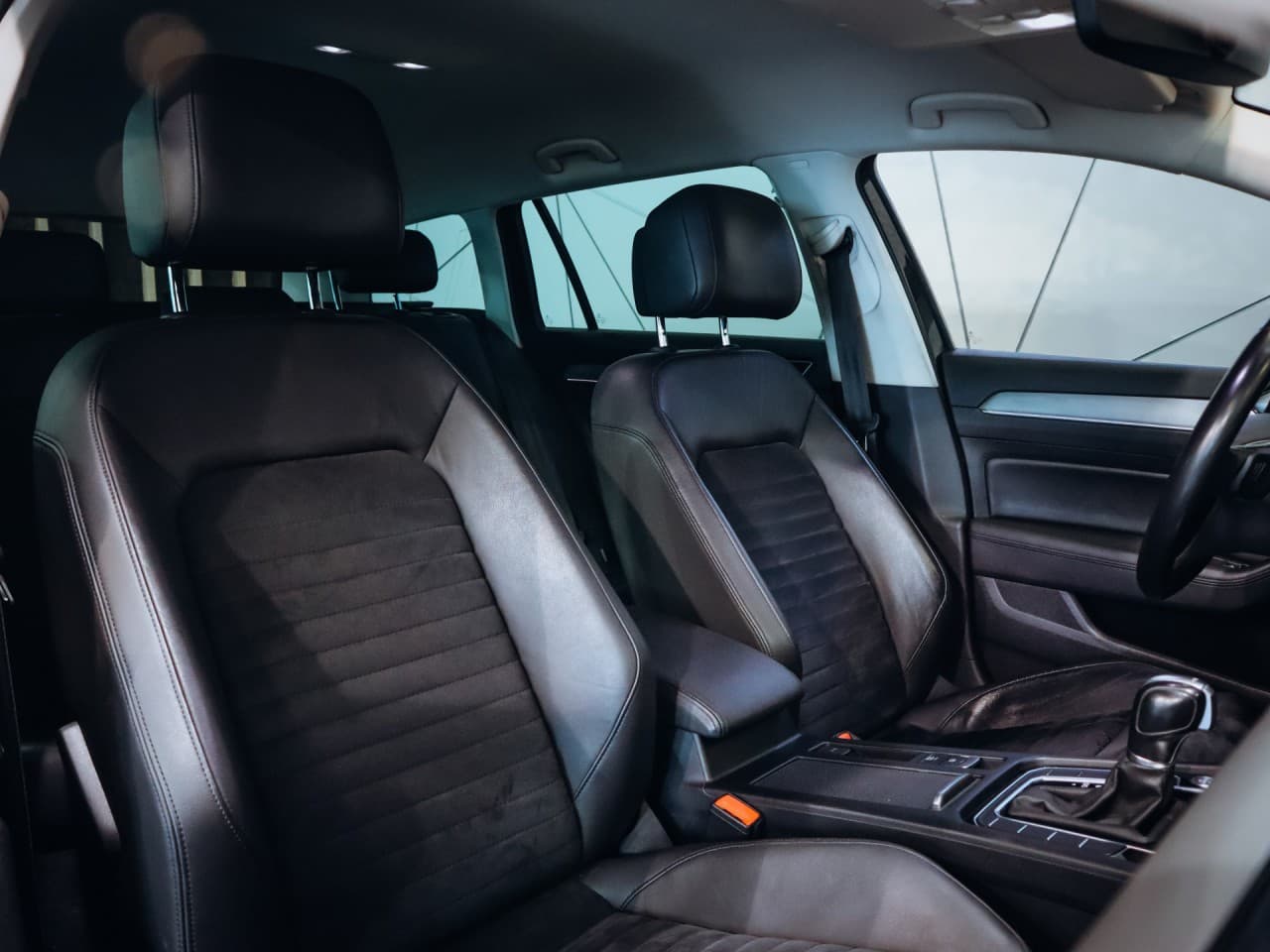 2018 Volkswagen PASSAT - 20