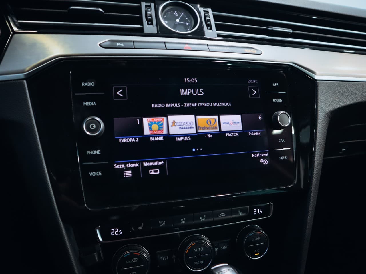 2018 Volkswagen PASSAT - 9