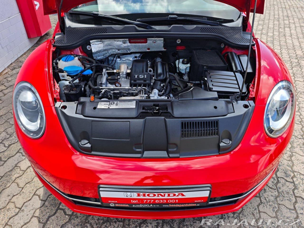 2012 Volkswagen BEETLE - 8