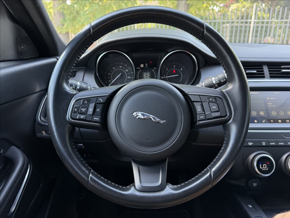 2018 Jaguar E-PACE - 13