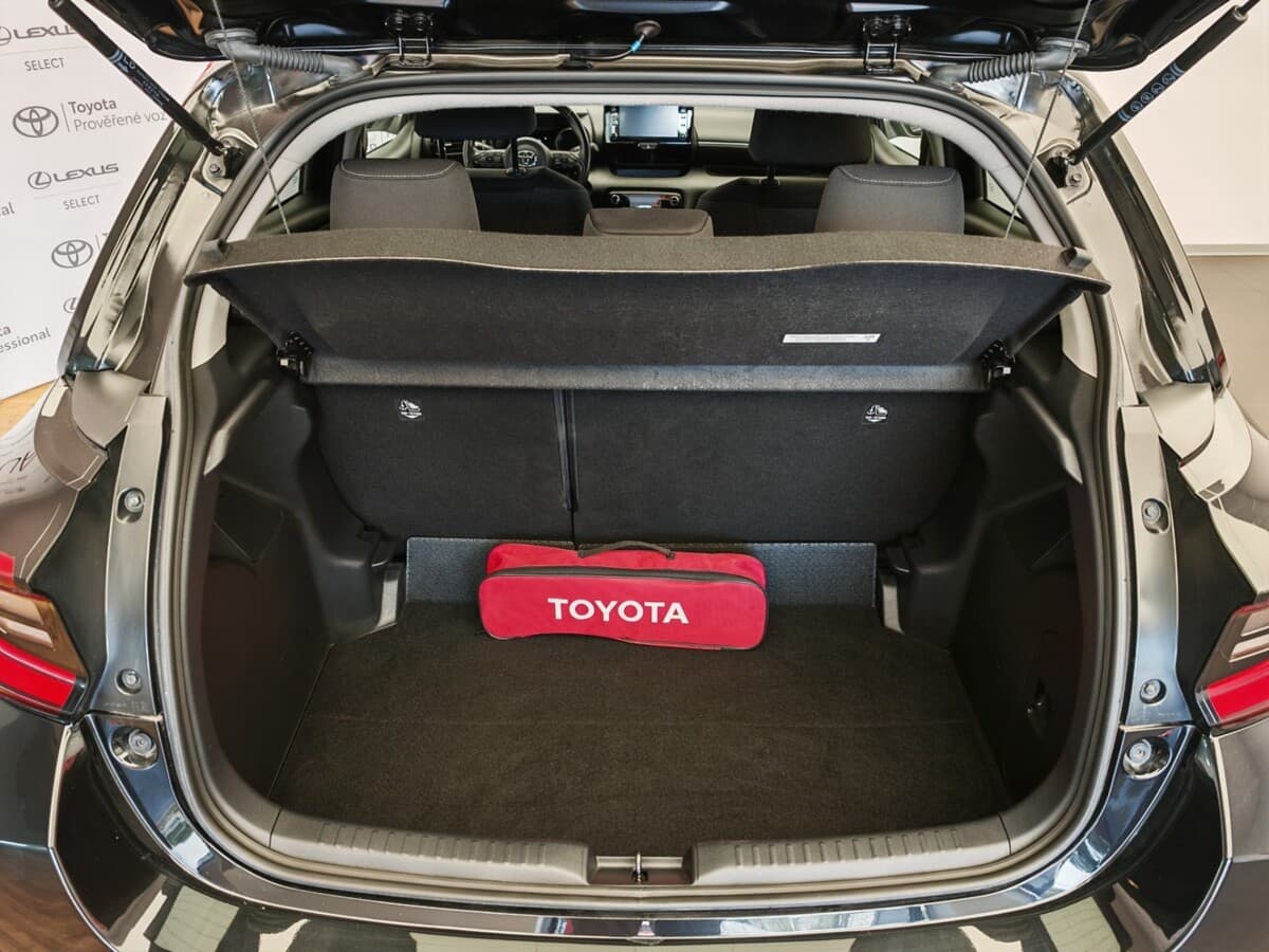 2022 Toyota YARIS - 13