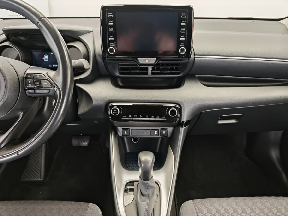 2022 Toyota YARIS - 17