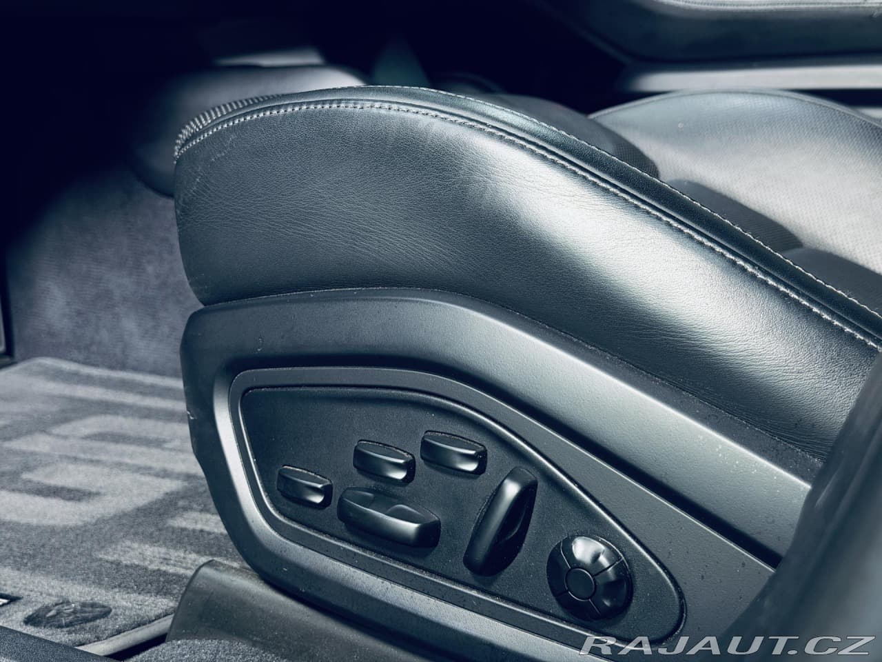 2020 Porsche TAYCAN - 17