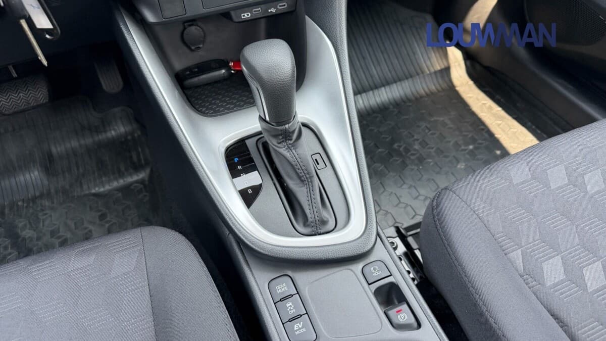 2025 Toyota YARIS - 11