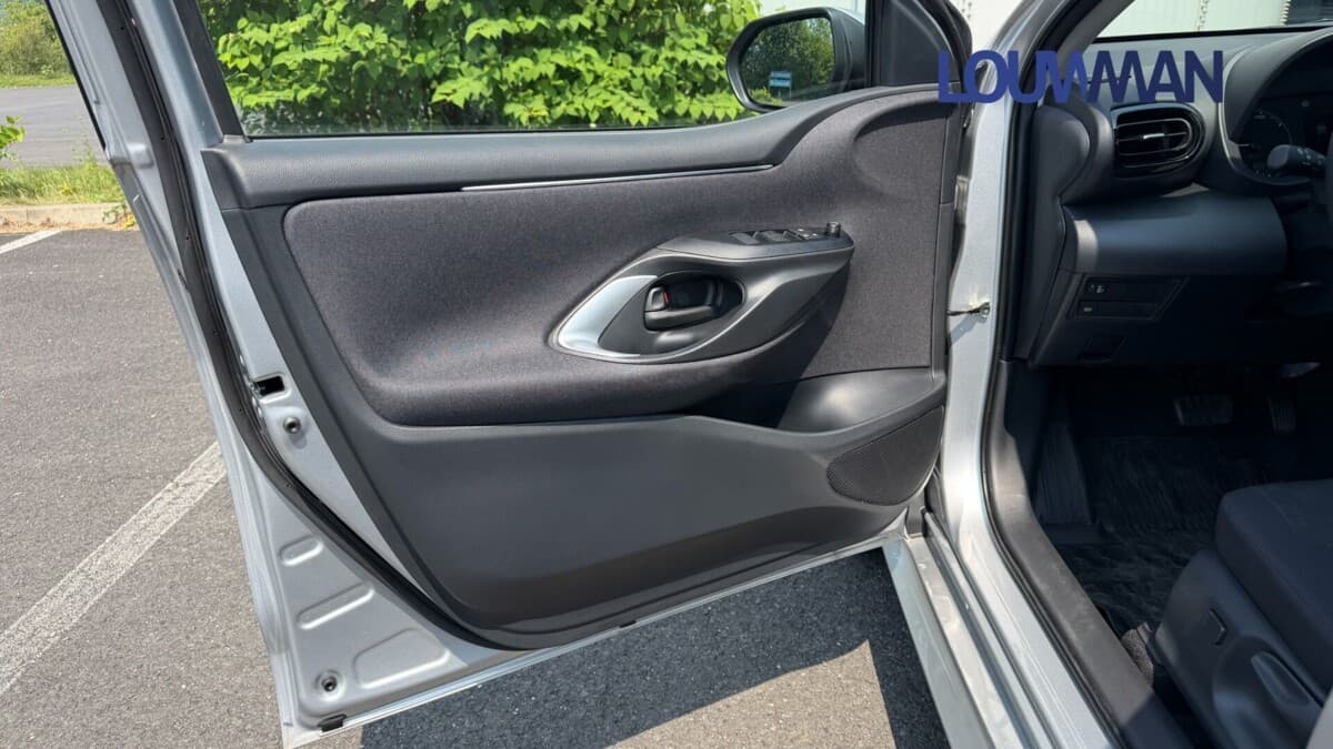 2025 Toyota YARIS - 14