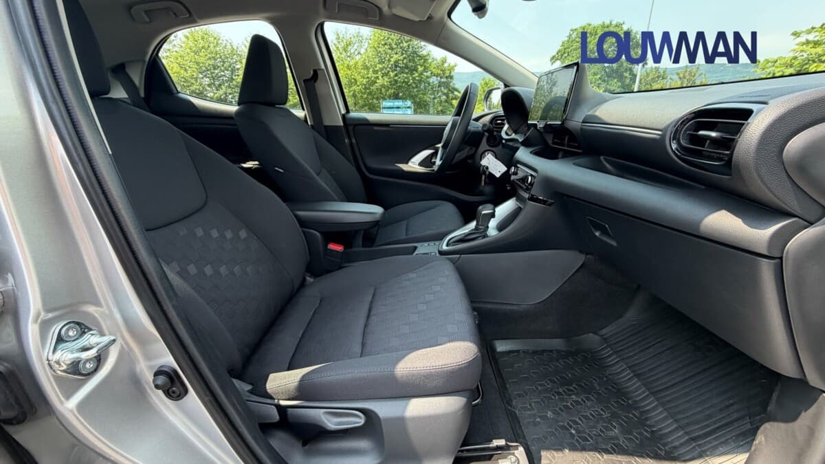 2025 Toyota YARIS - 15