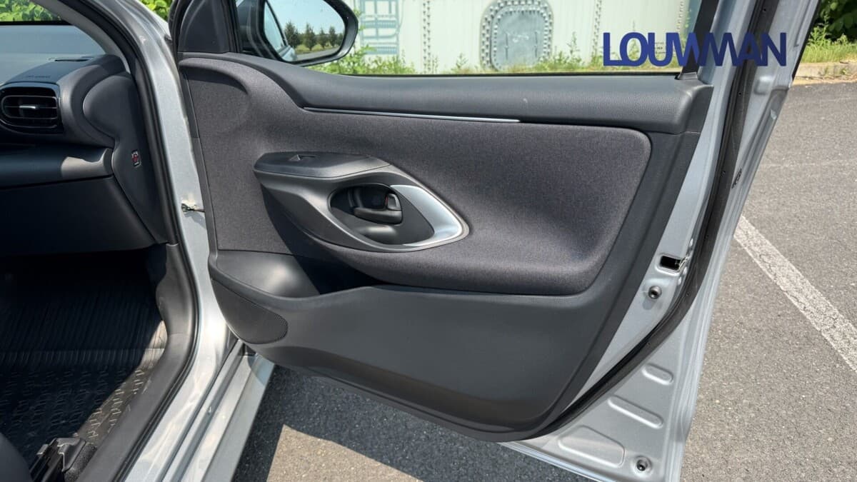 2025 Toyota YARIS - 16