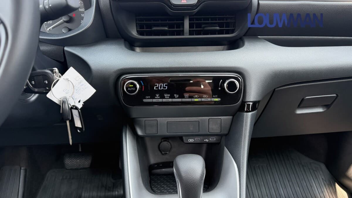 2025 Toyota YARIS - 9