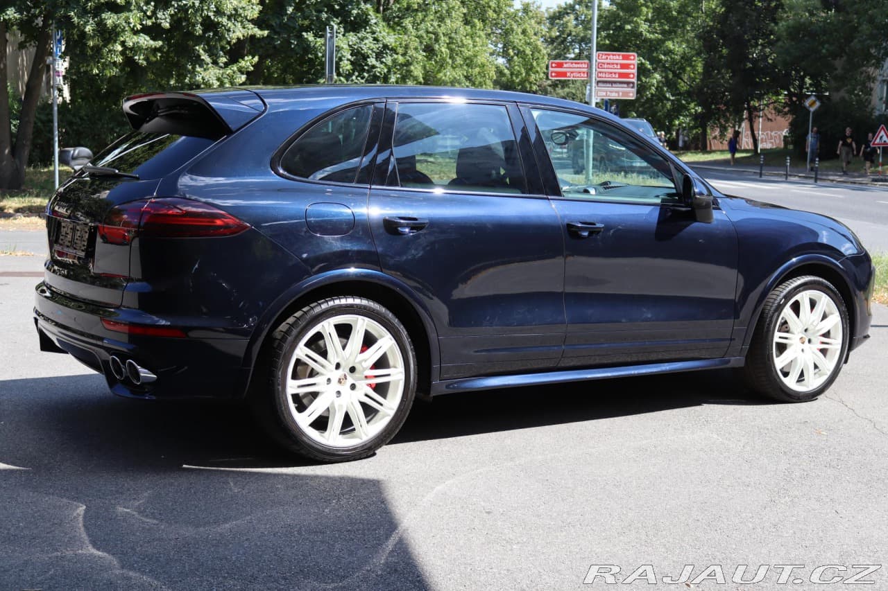 2016 Porsche CAYENNE - 10