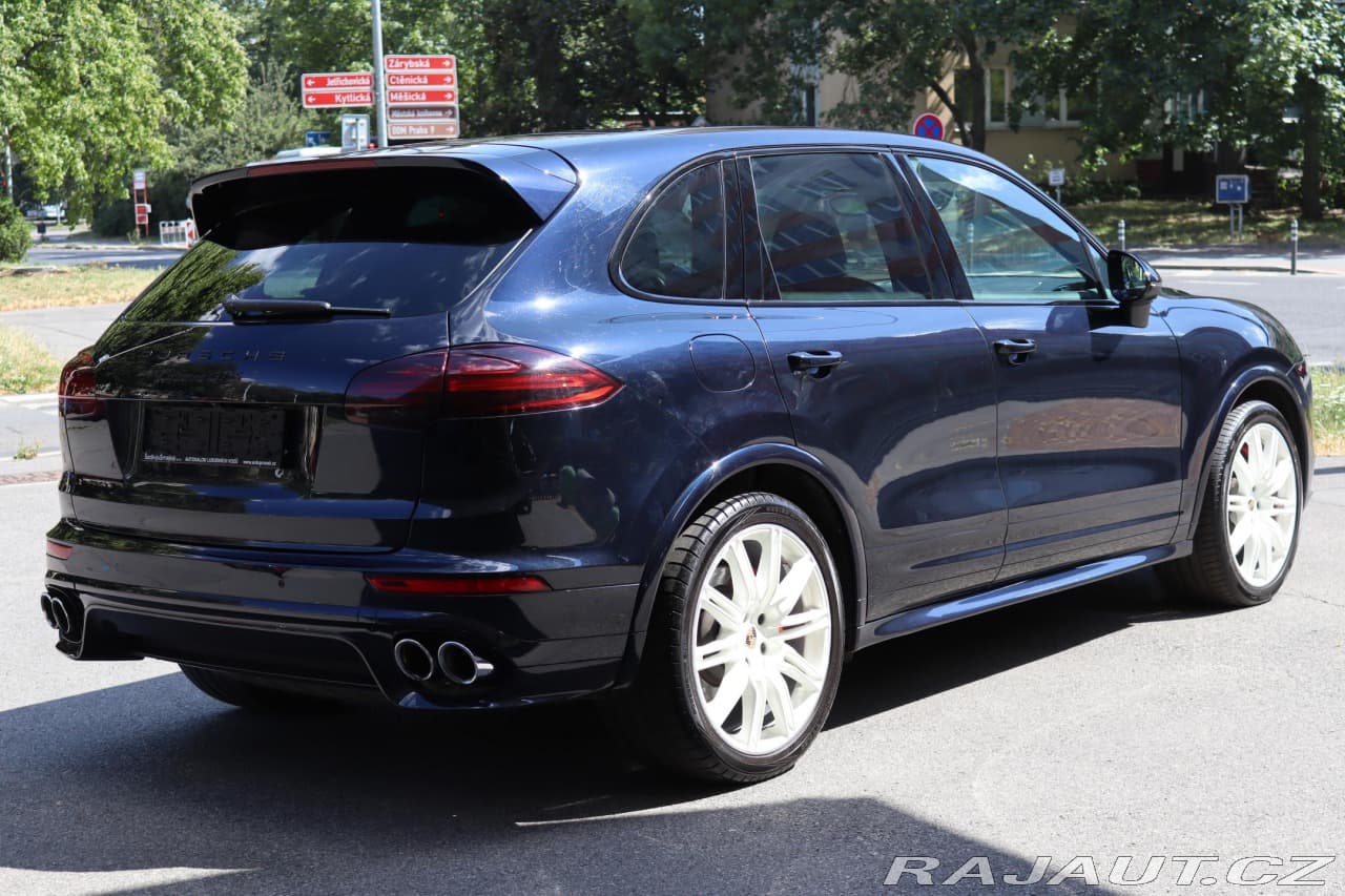 2016 Porsche CAYENNE - 11
