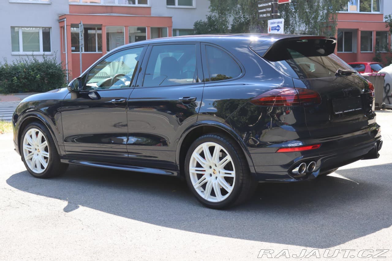 2016 Porsche CAYENNE - 14