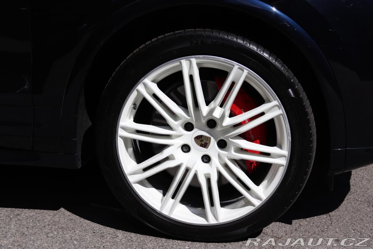 2016 Porsche CAYENNE - 18