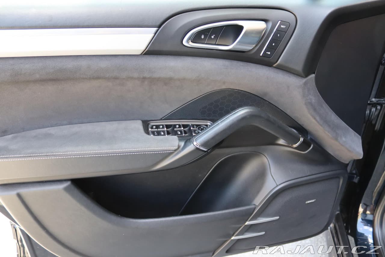 2016 Porsche CAYENNE - 19